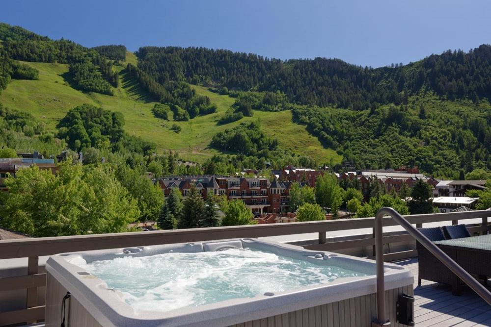 Independence Square Unit 313, Downtown Hotel Room In Aspen With Rooftop Hot Tub Exterior foto